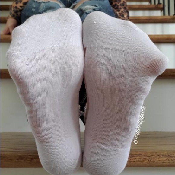 Bright White Ankle Sheer Socks - Picture 6 of 9